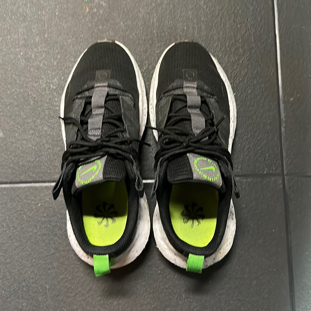 Nike size 8 sneakers black with green accents